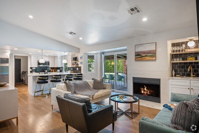 Building Photo - 2241 N San Gorgonio Rd Rental