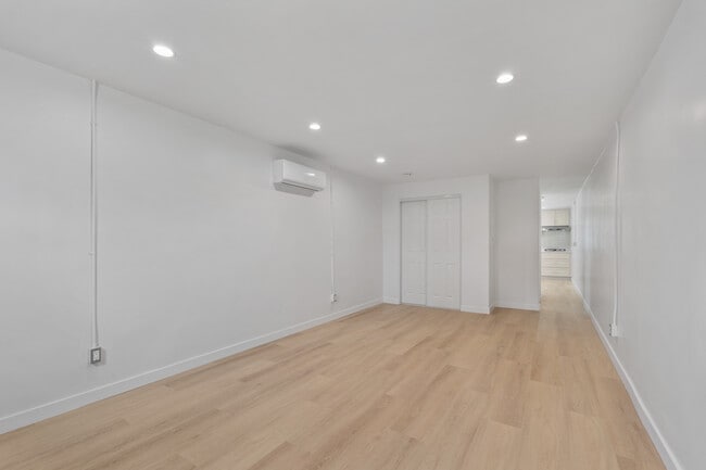 Photo - 1195 Georgia St