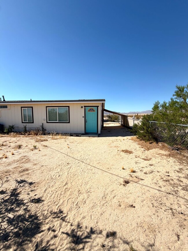 Building Photo - Cozy 1 Bedroom 1 Bathroom with Great Views Unit 76233 Amboy Rd #B