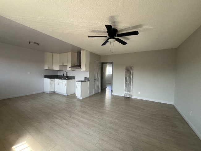 Building Photo - 609 W 94th St Unit 19 Rental