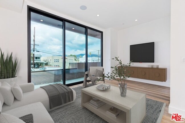 Photo - 1436 Edgecliffe Dr Unit 103