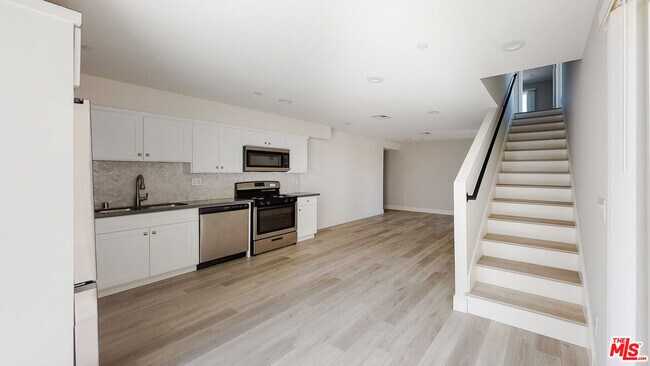 Photo - 951 Mariposa Ave Unit 3/4