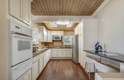 Kitchen - 5102 Medina Rd