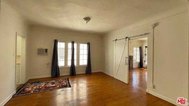 Photo - 635 N Plymouth Blvd Unit 4