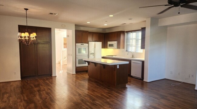 Building Photo - 476 Unit 630