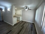Photo - 345 S Manhattan Pl Apartments