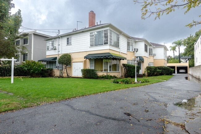 Building Photo - 4909 Coldwater Canyon Ave Unit 6