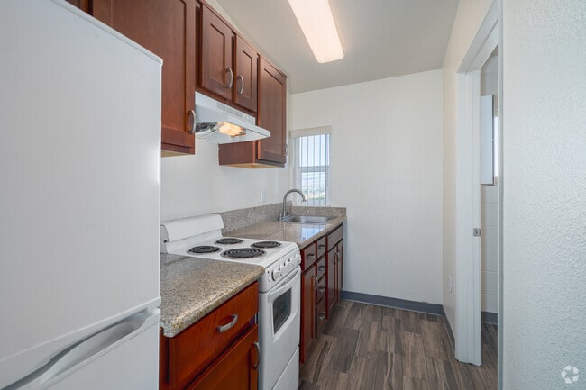 Studio - 526SF - Kitchen - Waldorf Manor - Senior Community - 55+