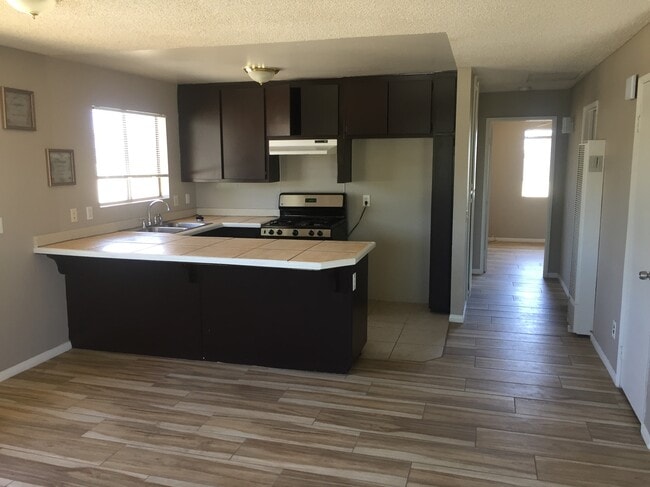 Building Photo - 250 N Hargrave St Unit 3