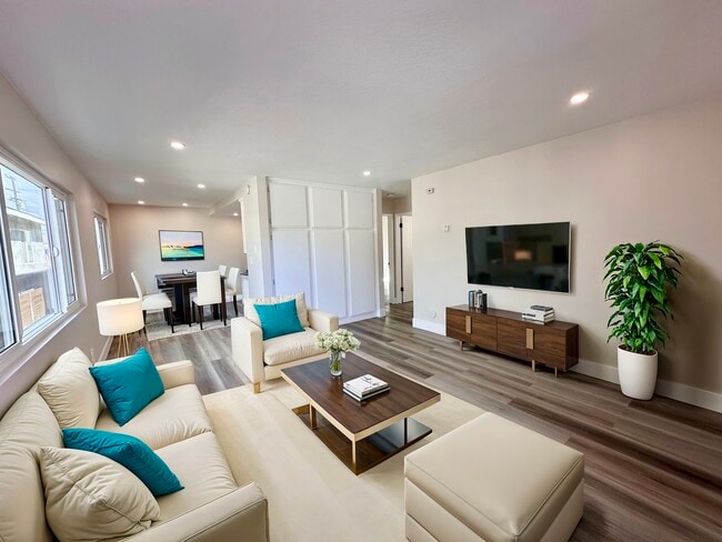 Photo - 770 W 2nd St Unit 1