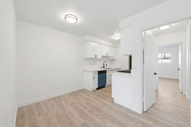 Photo - 6828 Fulton Ave Unit 5