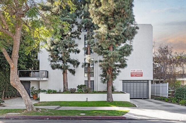 Building Photo - 1527 Veteran Ave Rental