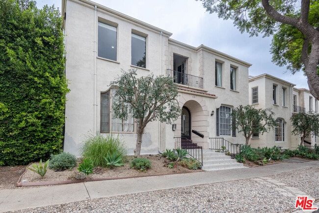 Building Photo - 418 N Curson Ave Unit 206