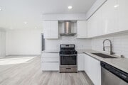 2BR, 2BA - 935SF - Kitchen - 941 Fedora St