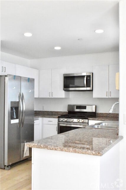 Building Photo - 310 E Grand Ave Unit 204 Rental