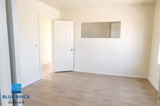 Photo - 1403 W 53rd St