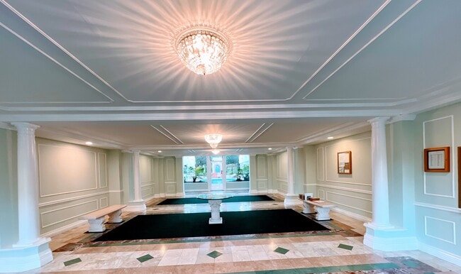 Lobby - 521 Montana Ave Unit 107