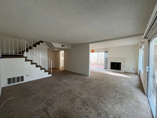 Photo - MOVE-IN READY Chatsworth 3+2.5 w/backyard,...