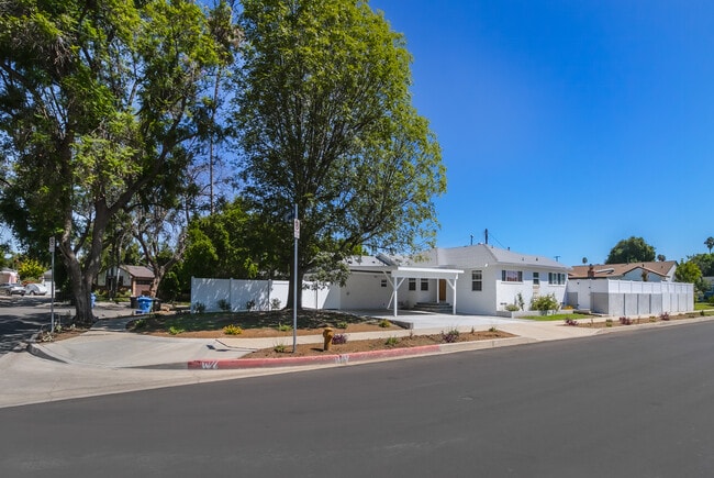 Building Photo - 11000 Gaviota Ave