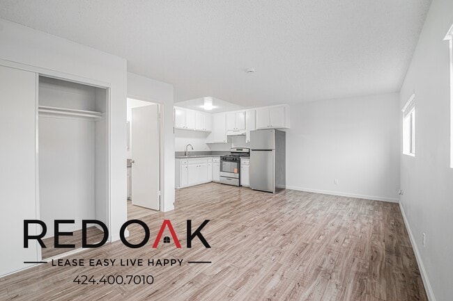 Building Photo - 706 McDonald Ave Unit 209