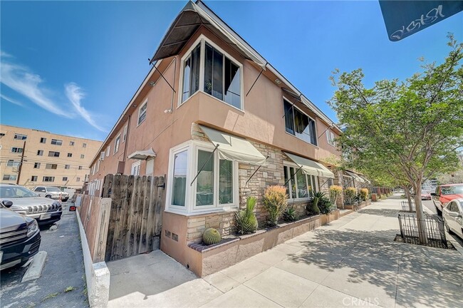 Building Photo - 330 Chestnut Ave Unit #11