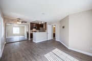 1BR, 1BA - 600SF - Living/ Dining Room - Mariners Point