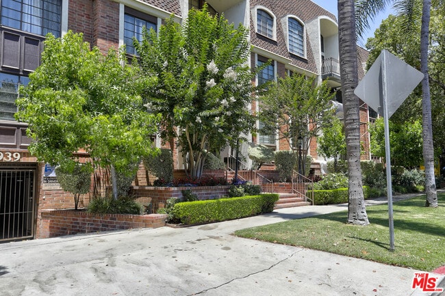 Photo - 11939 Gorham Ave Unit 105
