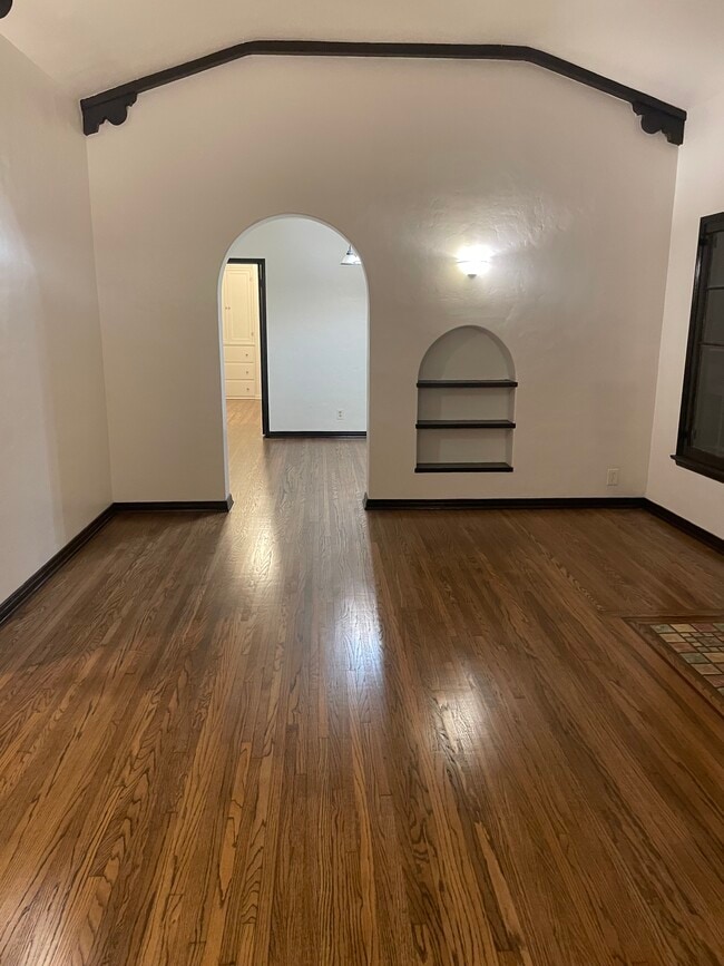 Living room - 1208 W 81st Pl