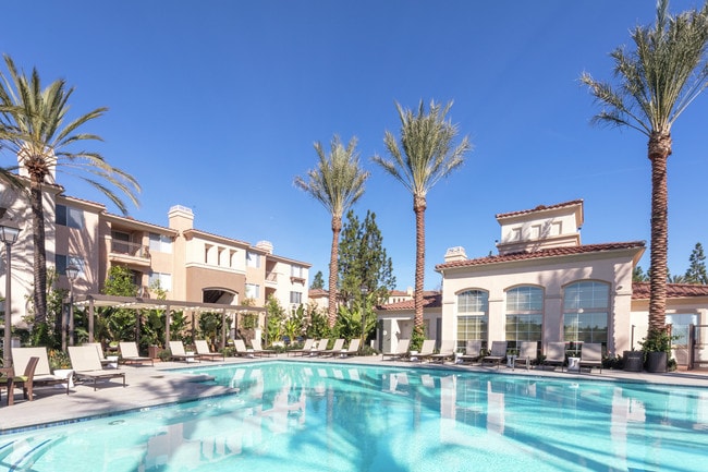 Photo - Las Flores Apartment Homes