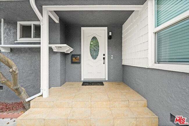 Photo - 6660 Balcom Ave