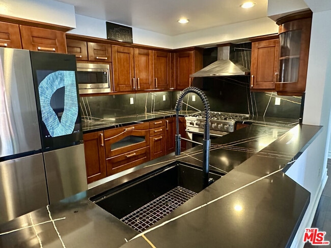 Photo - 1621 Barry Ave Unit 302