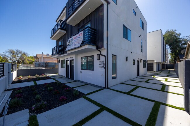 Photo - 14420 Tiara St Unit 14420 1/2