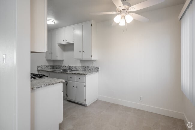 1BR, 1BA - 600SF - Dining Room and Kitchen - Palm Court Apartments