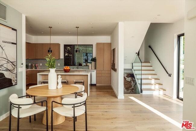 Photo - 2824 Avenel St