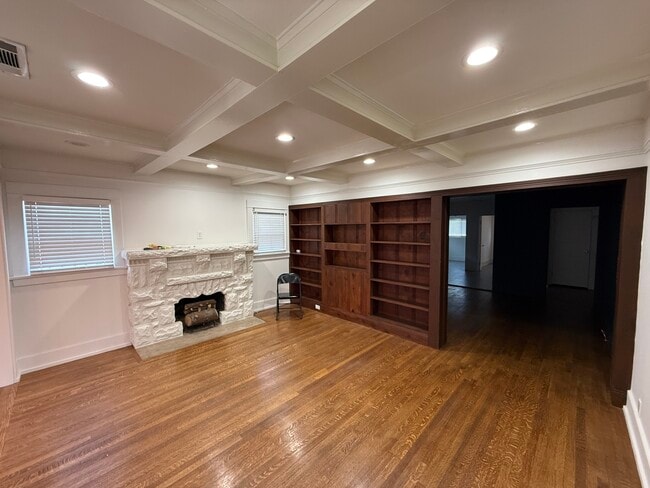 Photo - 1493 W 47th St
