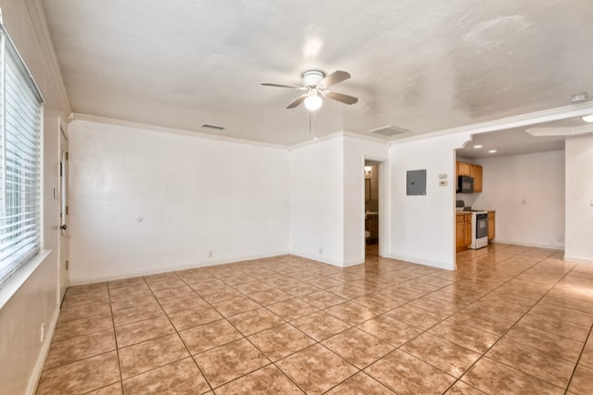 Photo - 122 Johnston Ln