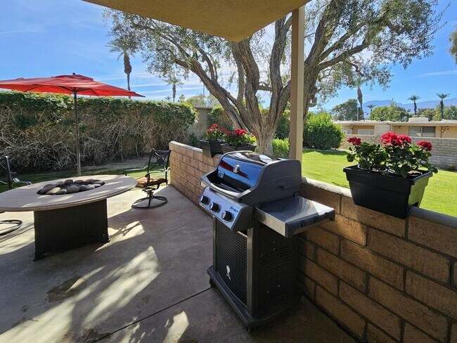 Photo - 42505 Adams St
