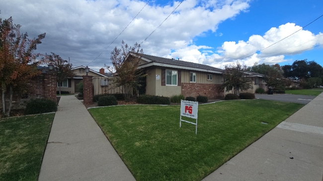 Building Photo - 553 E Lemon Ave