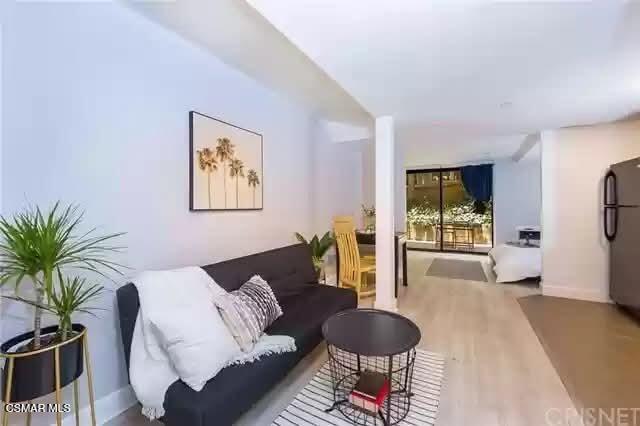 Building Photo - 10982 Roebling Ave