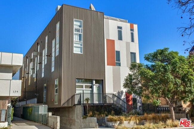 Building Photo - 140 S Gramercy Pl Rental