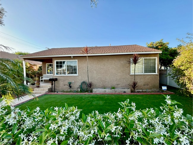Photo - 905 70th St House