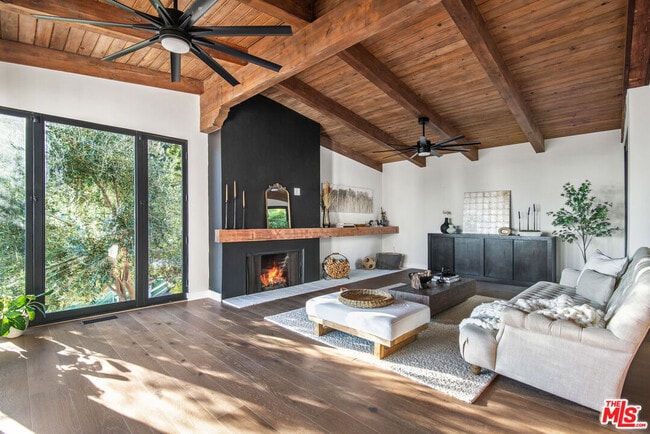 Photo - 9265 Thrush Way