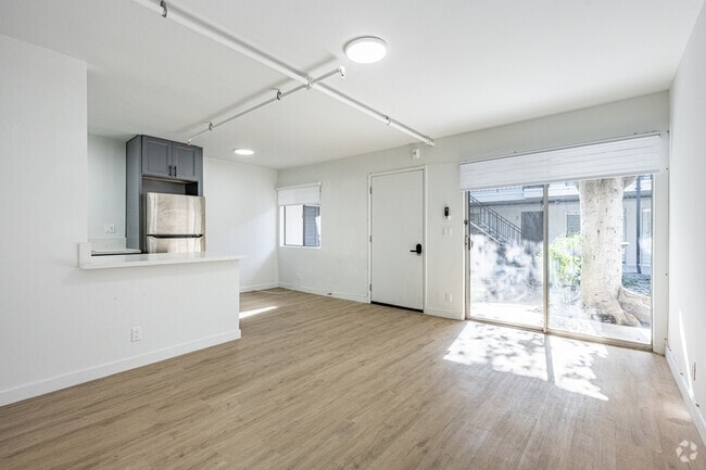 Interior Photo - 435 N Euclid Ave