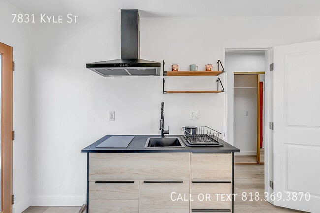 Photo - 7831 Kyle St