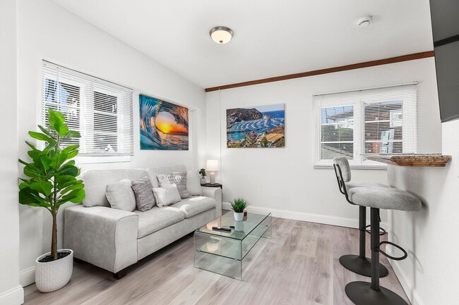 Building Photo - Charming comfy Studio in La Jolla Village! Unit B