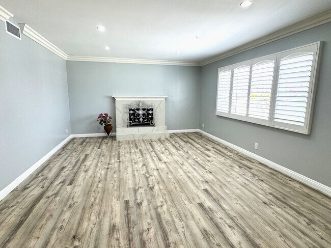 Photo - 17442 Jefferson Ln
