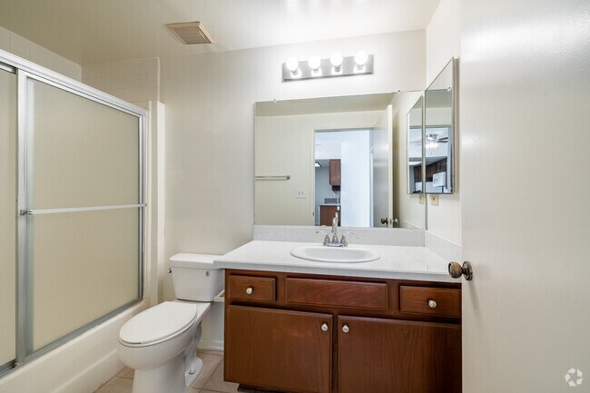 1BR, 1BA - 700SF - Bluffside Garden Apartments