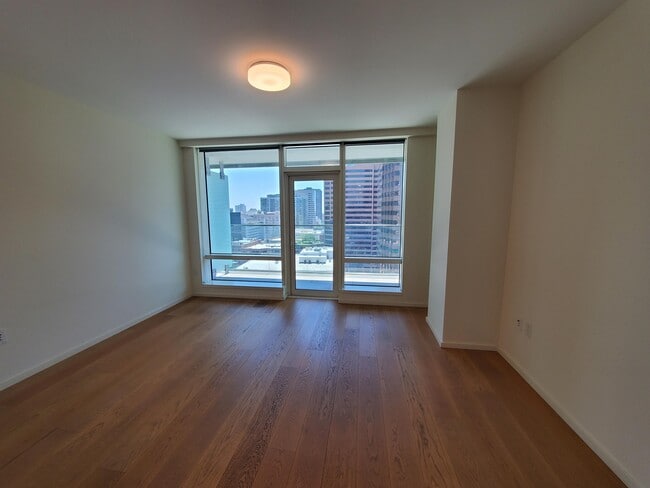 Photo - 877 Francisco St Townhome