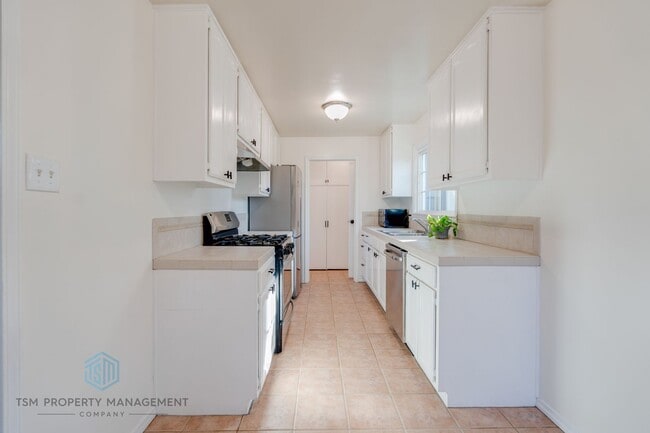 Photo - Beautiful 2 Bed 1 Bath Front Unit in the Serene Neighborhood of San Dimas!
