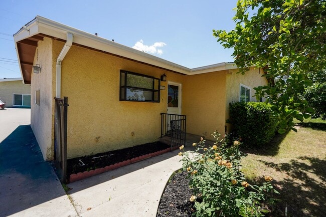 Photo - 220 Lilac Ct Unit 1